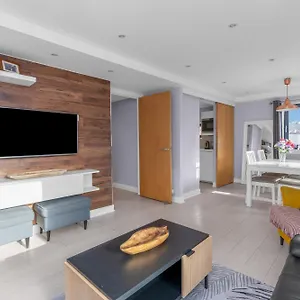Gorgeous Old Town Hideaway Apartment