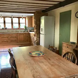 https://secret-garden-cottage.cardiffhotelswales.com
